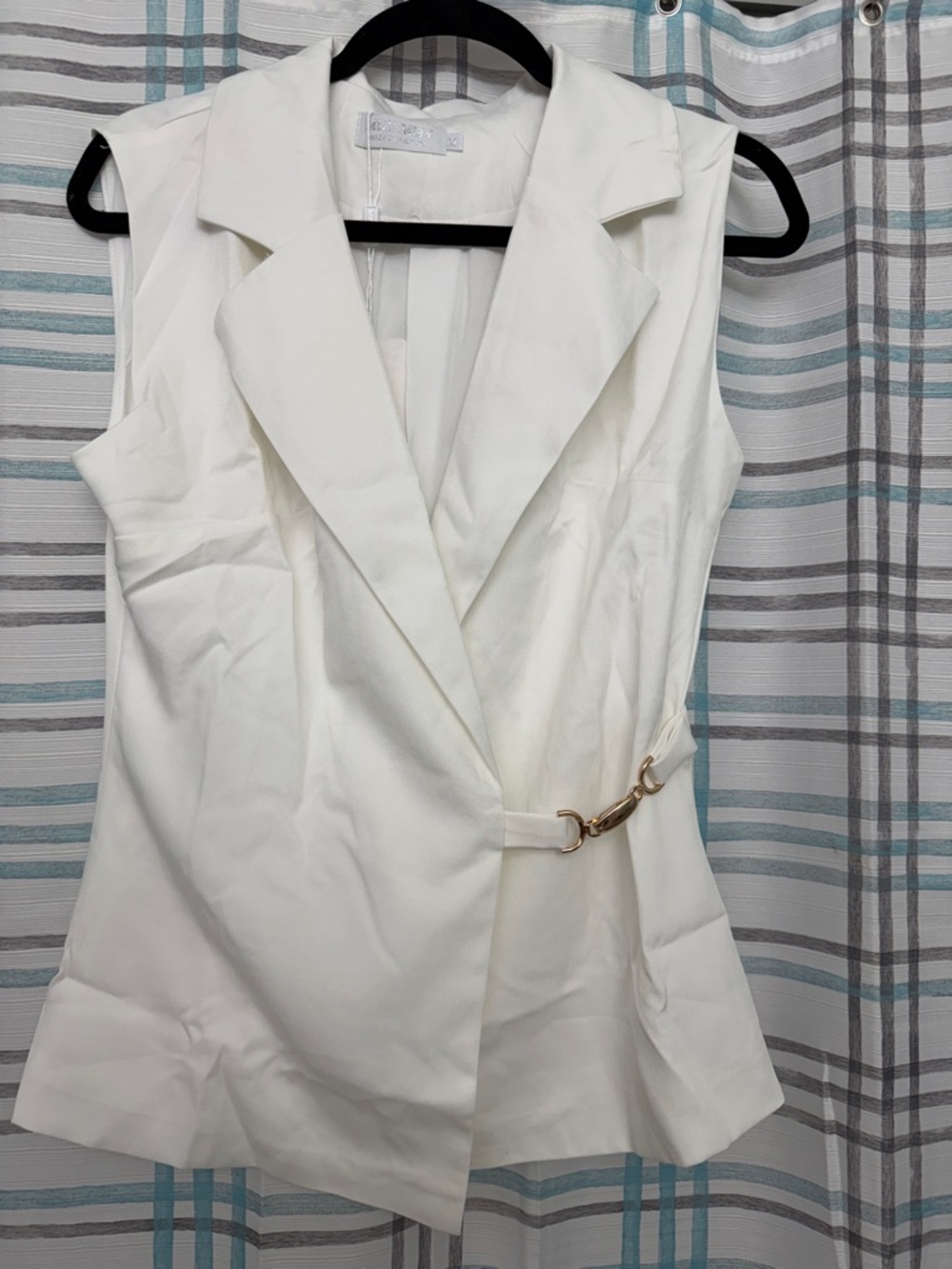 Sleeveless White Blazer Vest with Gold Chain Detail
